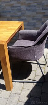 Dřevěný masivní jídelní stůl+ 4 židle - 3