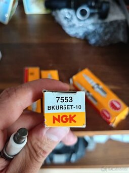 4x Zapalovací svíčky NGK ZFR6T-11G - 3