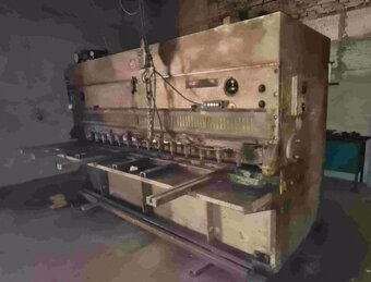 Tabulové nůžky CNTA 3150/10 A, 1981 - 3