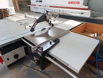 Formátovací pila s posuvným stolem a předřezem. - 3