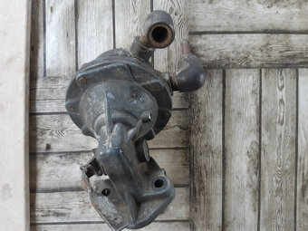 UAZ,  Volha - benzinové čerpadlo - 3