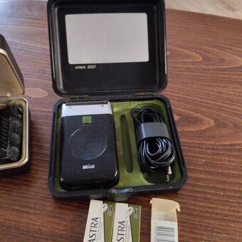 Holící strojky Braun Gillete a Philishave - 3