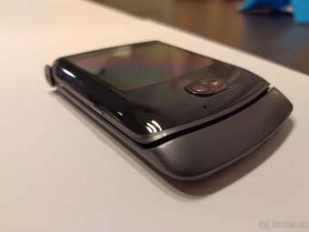 Motorola Razr 5G - 3