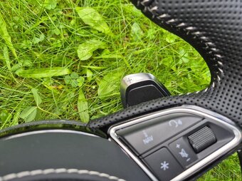 -AUDI VOLANT KOŽENÝ MULTIFUNKCNY ZKOSENY - 3