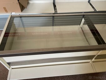 prodejní pult 300x60 kovový prosklený - 3