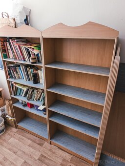🔵 Designové knihovny – zánovní – 600/ks, 1000 Kč za dvě 🔵 - 3