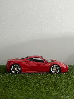 Ferrari 488 GTB 1:18 model - 3