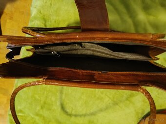 Prodám DÁMSKOU KOŽENOU HNĚDOU KABELKU - 3