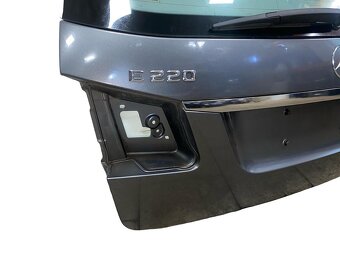 Páté dveře šedá metalíza 992 Mercedes Benz E220 kombi 2017 - 3