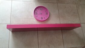 2 ks poličky Ikea růžové barvy + růžové nástěnné hodiny - 3
