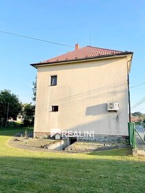 Prodej komerčních prostorů a rodinného domu v obci Jistebník - 3