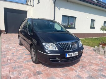 Lancia Phedra, 2,2 JTD, 125kW, 7 míst, modrý kožený interiér - 3