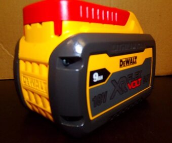 Nový set DeWalt DCB118X3 - 3X DCB547 +nabíječka DC118 - 3