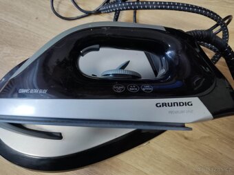 Napařovací žehlička Grundig SIS 8250 s bojlerem - 3