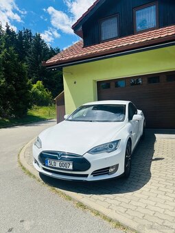 Tesla model S P85 - 3