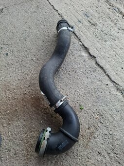 Opel insignia hadice turbo 390018802 - 3