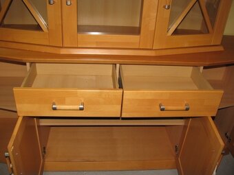 Komoda s nástěnnou vitrínou - 3