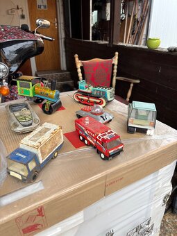 Staré hračky autíčka - 3