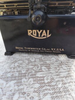 Starožitný psací stroj Royal - 3