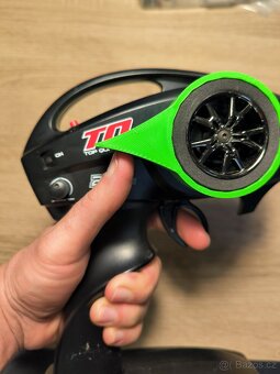 Ovládání jednou rukou Traxxas Qi Trx4 a jiná rádia - 3
