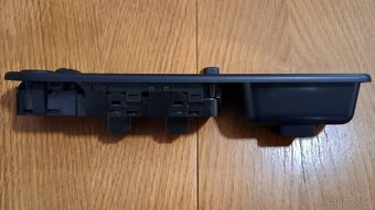Spínač elektrického otvírání oken na Peugeot 307 - 3