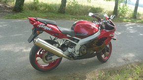 Kawasaki ZX9R - 3