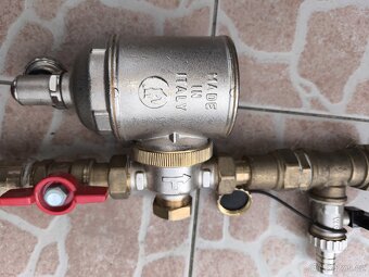 R146C odstředivý odkalovač - 3