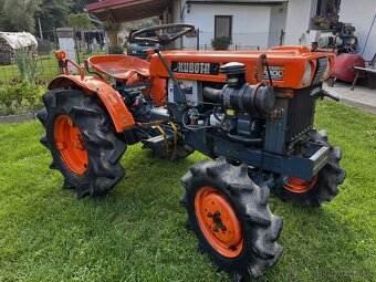 malotraktor Kubota B7000 - 3
