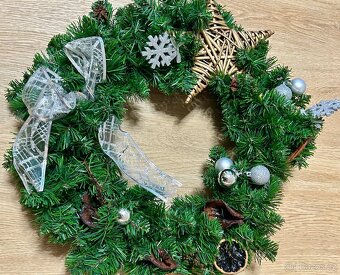 Vánoční dekorace - 2ks umělé věnce - 3