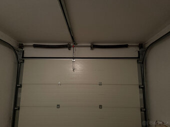 Sekční garážová vrata LOMAX s pohonem - 3