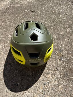 CYKLISTICKÁ HELMA R2 TRAIL - 3