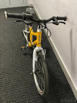 Woom 4 žluté se stojánkem - 3