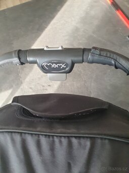 Krásný skládací kočárek  Momi - 3