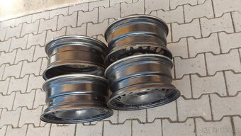 15 zánovní plechové disky - 3