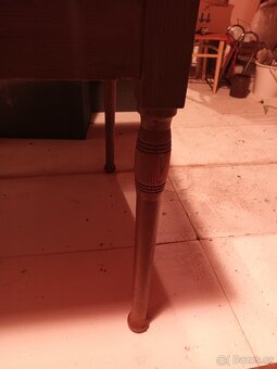 Masivní dřevěný stůl - 3