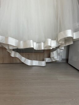 Prodám svatební šaty z menší vlečkou XXL - 3