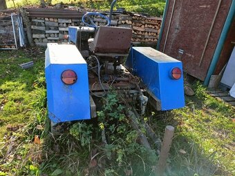 Traktor domácí výroby + vlečka - 3