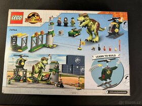 Lego set 76944 - 3