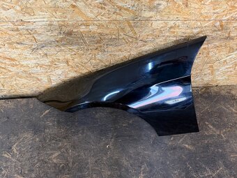 LEVÝ PŘEDNÍ BLATNÍK BMW E90/91 SCHWARZ 2 - 3