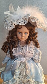 Starší porcelanová panenka sběratelská - 3