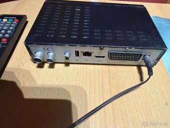 Samsung UE 40C6000RW + set top box Sencor - 3