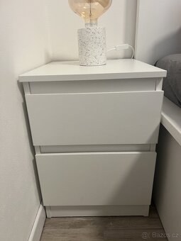 Nocni stolek Malm Ikea - 3