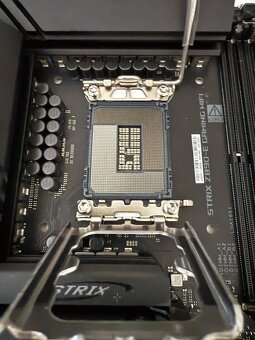 ASUS ROG STRIX Z890-E GAMING WIFI - 3