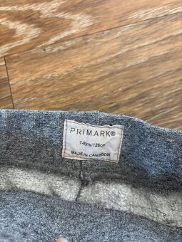 Chlapecké šedé teplákové kraťasy, 128, Primark - 3