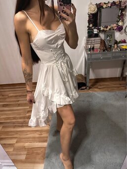 Bílé šaty - 3