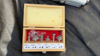 FERM PRM1015 - Horní frézka 1300W + sada frézek - 3