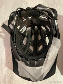 Cyklistická helma Abus MountK bílá 2020 - 3