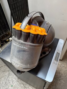 Dyson multifloor vysavac funkcni - 3