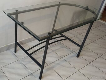 KUCHYŇSKÝ STŮL - 3