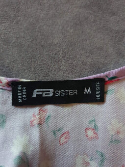 FB Sister krátké fialové kytičkové letní šaty, vel. M - 3